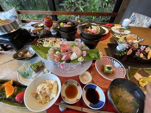 本館レストランで和食の会席コースを楽しむ＜1泊2食＞